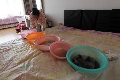 永靖楼上漏水，住户失联，小区没物管，业主维权难！律师来支招……